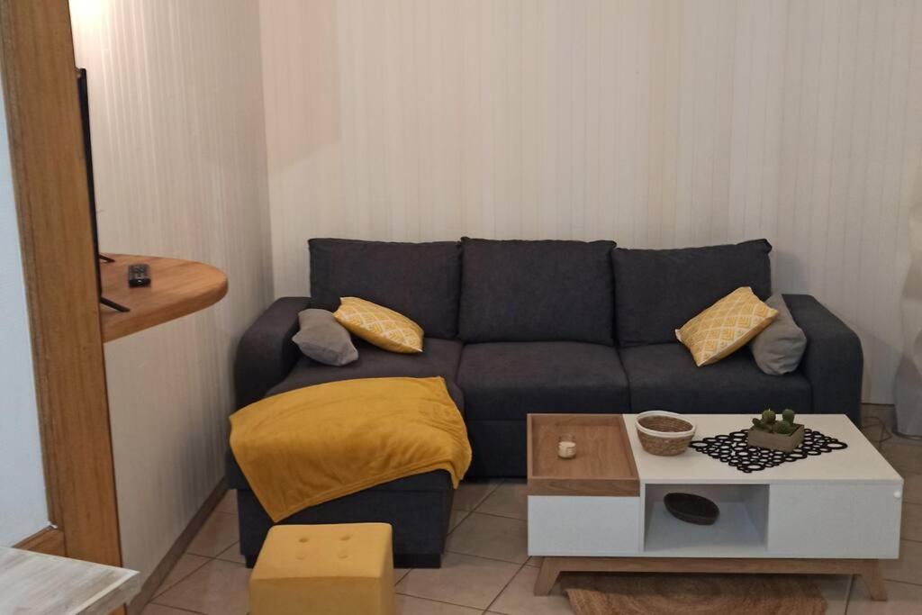 Petite Maison De Bourg Proche A84 Ducey-Les Cheris Exterior photo